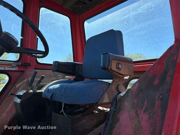 image for item FH6422 1974 Massey Ferguson 1105 tractor
