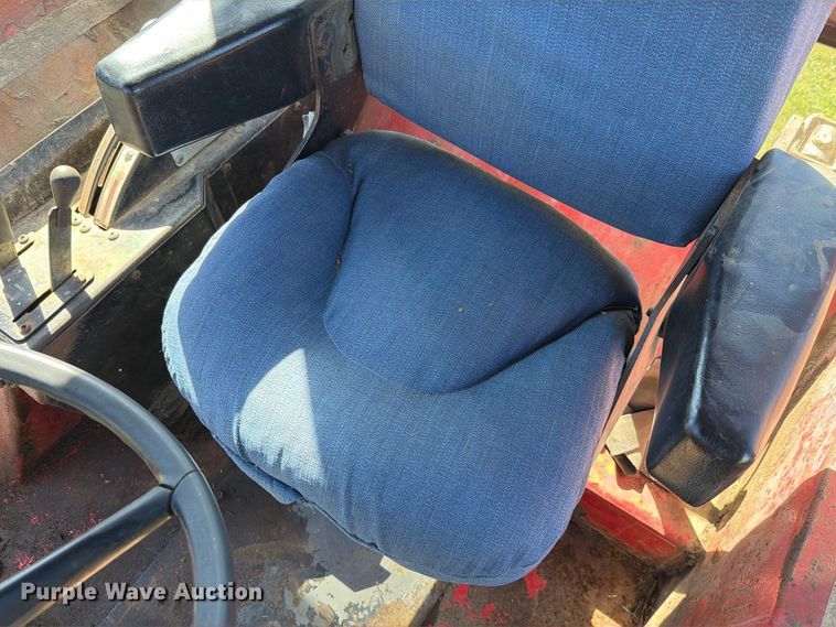 image for item FH6422 1974 Massey Ferguson 1105 tractor