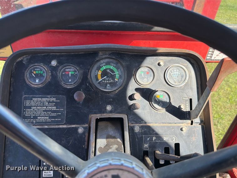 image for item FH6422 1974 Massey Ferguson 1105 tractor