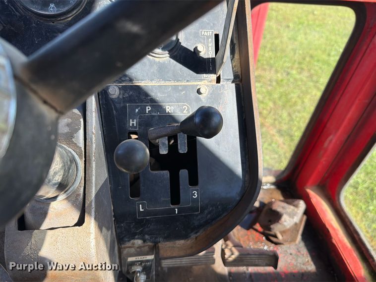 image for item FH6422 1974 Massey Ferguson 1105 tractor