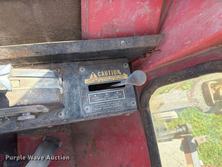 image for item FH6422 1974 Massey Ferguson 1105 tractor