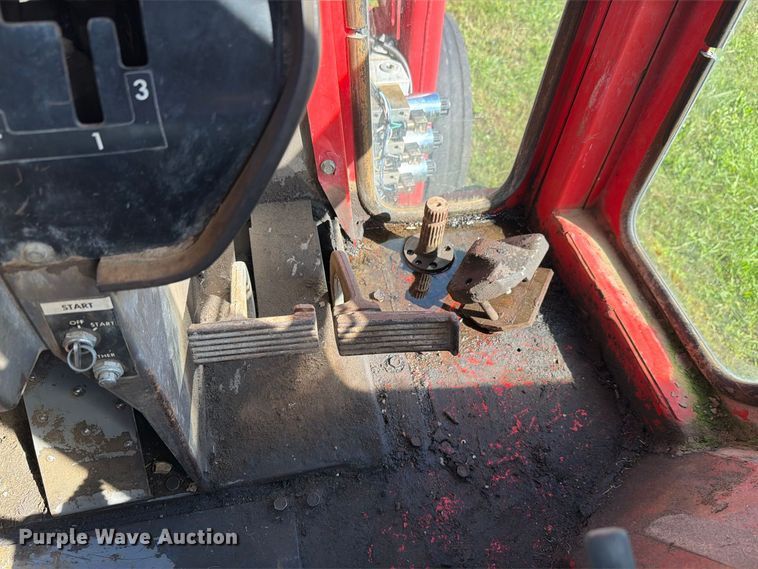 image for item FH6422 1974 Massey Ferguson 1105 tractor