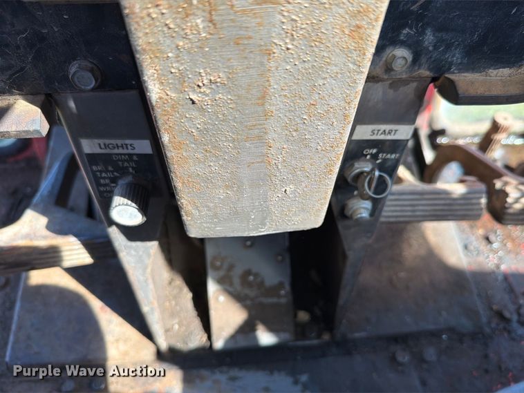image for item FH6422 1974 Massey Ferguson 1105 tractor