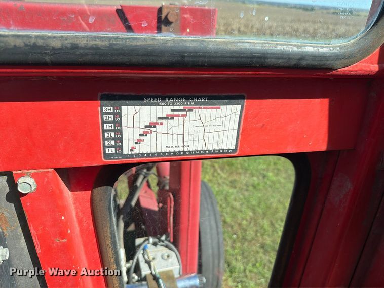 image for item FH6422 1974 Massey Ferguson 1105 tractor