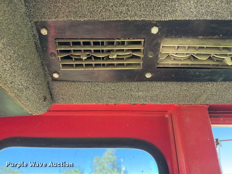 image for item FH6422 1974 Massey Ferguson 1105 tractor