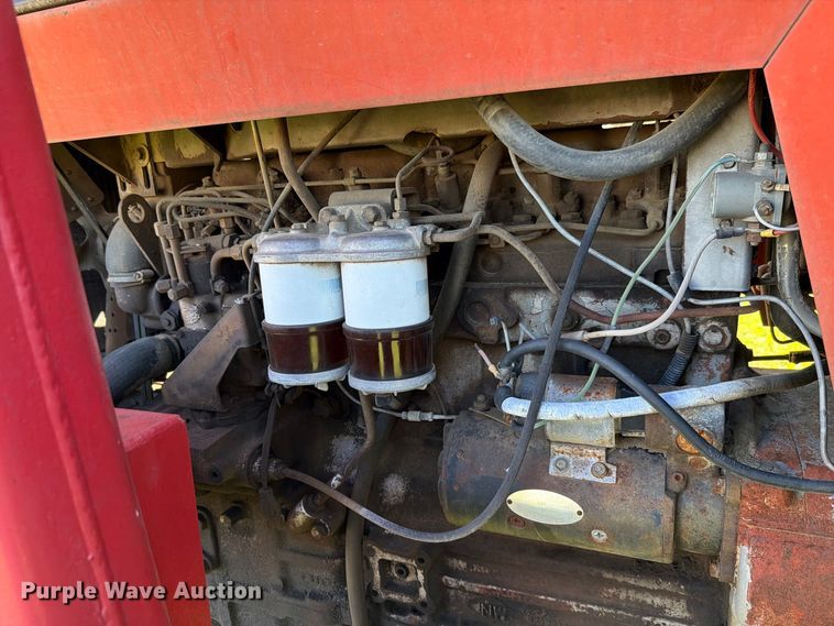 image for item FH6422 1974 Massey Ferguson 1105 tractor