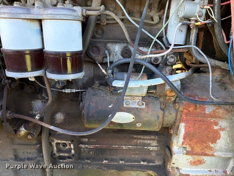 image for item FH6422 1974 Massey Ferguson 1105 tractor