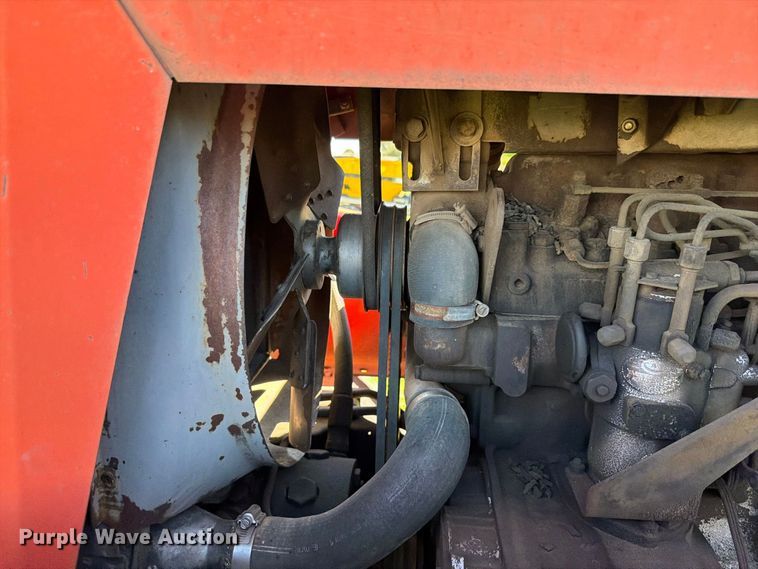 image for item FH6422 1974 Massey Ferguson 1105 tractor