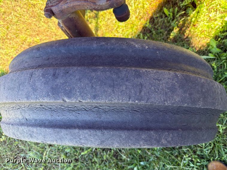 image for item FH6422 1974 Massey Ferguson 1105 tractor