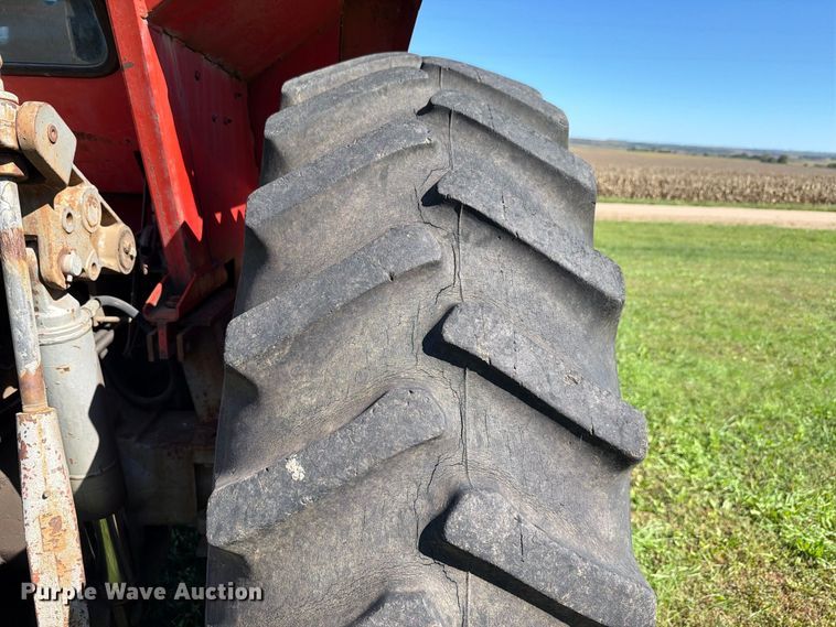 image for item FH6422 1974 Massey Ferguson 1105 tractor