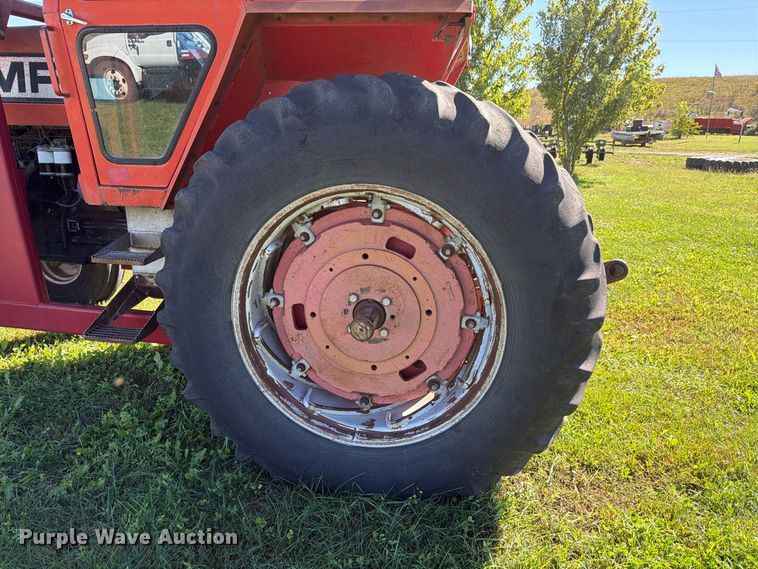 image for item FH6422 1974 Massey Ferguson 1105 tractor