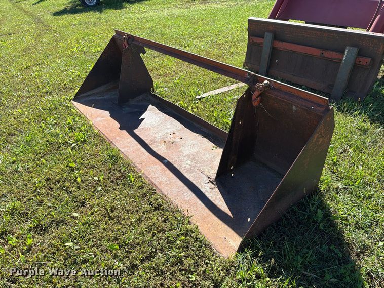 image for item FH6422 1974 Massey Ferguson 1105 tractor