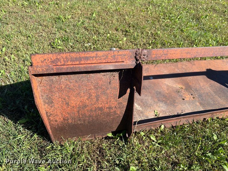 image for item FH6422 1974 Massey Ferguson 1105 tractor