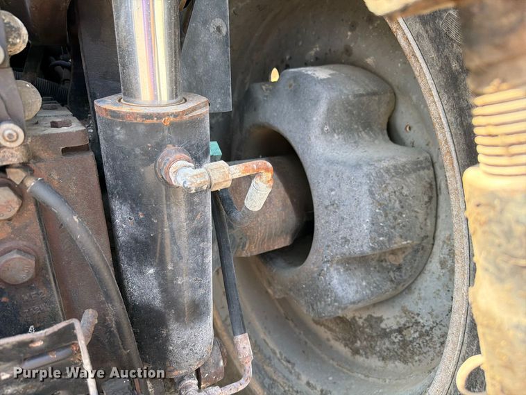 image for item FK4176 2007 Case IH 305 MFWD tractor