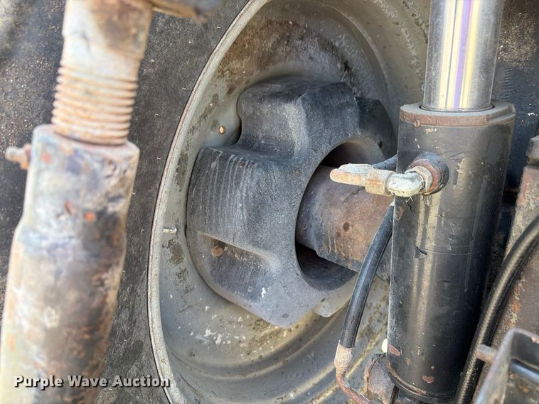 image for item FK4176 2007 Case IH 305 MFWD tractor