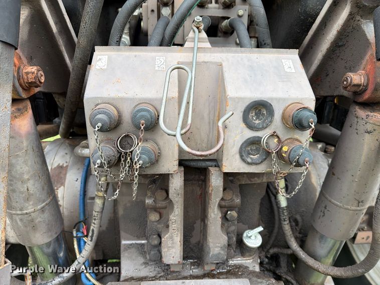 image for item FN2620 1992 Massey-Ferguson 3690 MFWD tractor