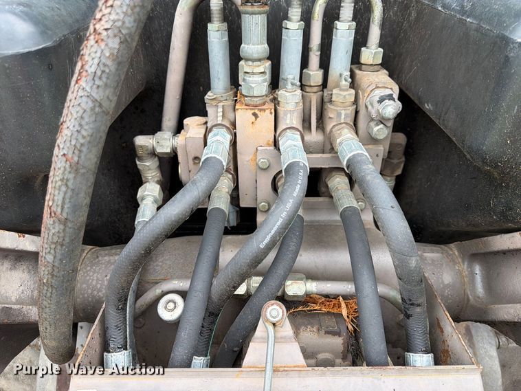 image for item FN2620 1992 Massey-Ferguson 3690 MFWD tractor