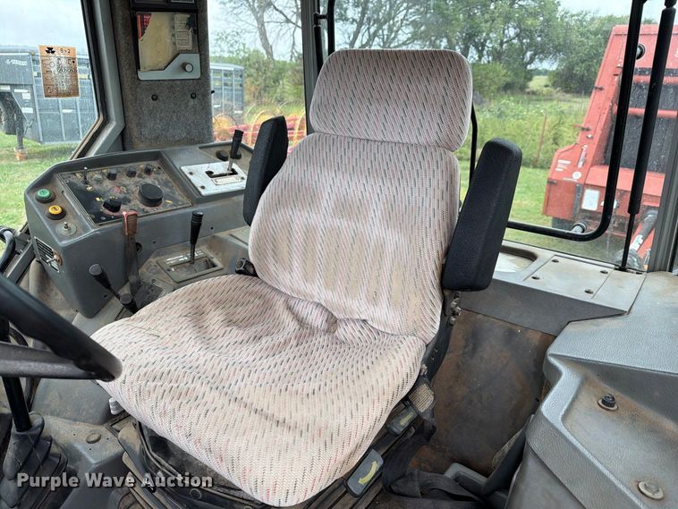 image for item FN2620 1992 Massey-Ferguson 3690 MFWD tractor