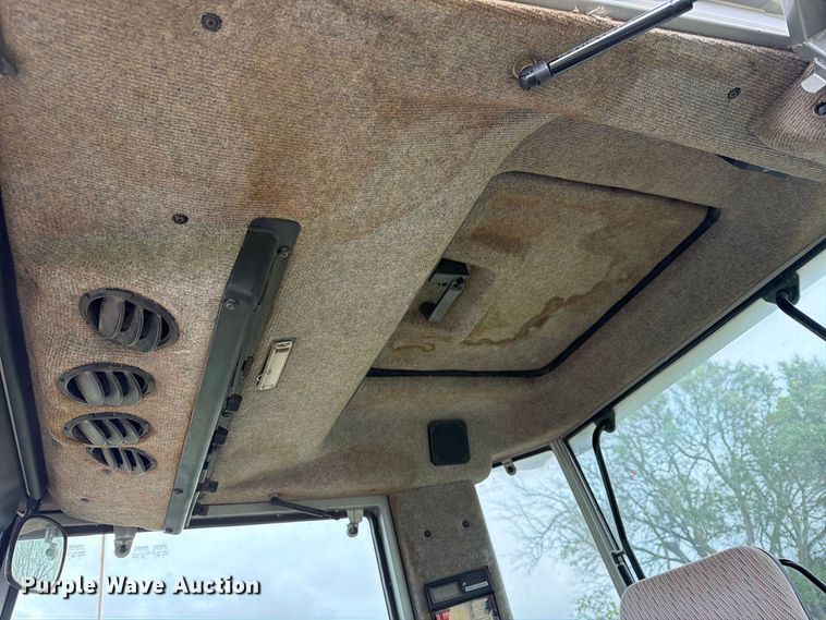 image for item FN2620 1992 Massey-Ferguson 3690 MFWD tractor