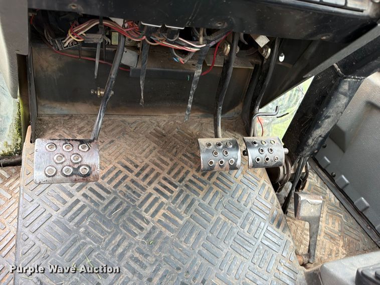 image for item FN2620 1992 Massey-Ferguson 3690 MFWD tractor