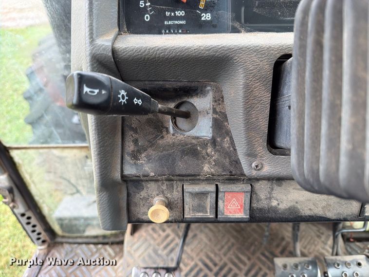 image for item FN2620 1992 Massey-Ferguson 3690 MFWD tractor