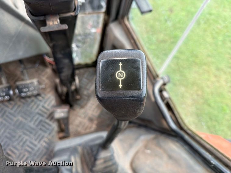image for item FN2620 1992 Massey-Ferguson 3690 MFWD tractor