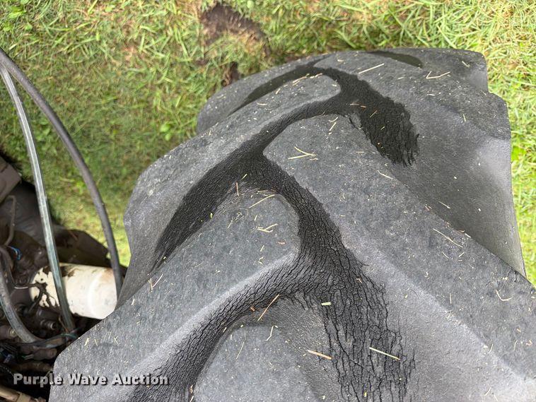 image for item FN2620 1992 Massey-Ferguson 3690 MFWD tractor