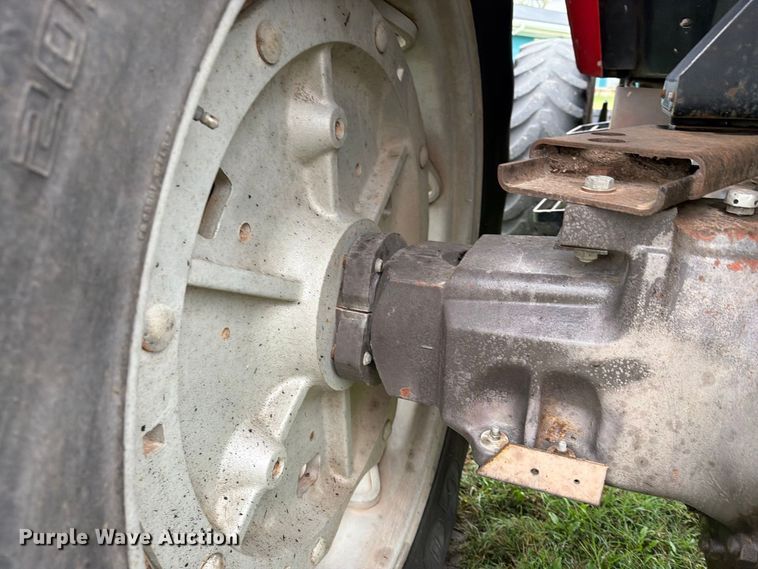 image for item FN2620 1992 Massey-Ferguson 3690 MFWD tractor