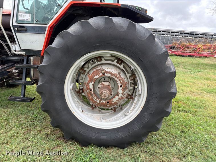 image for item FN2620 1992 Massey-Ferguson 3690 MFWD tractor