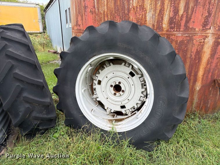 image for item FN2620 1992 Massey-Ferguson 3690 MFWD tractor
