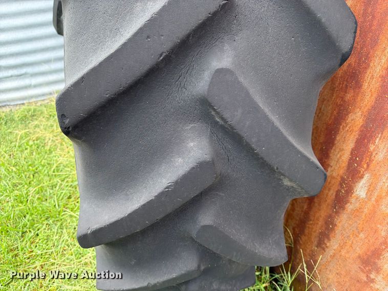 image for item FN2620 1992 Massey-Ferguson 3690 MFWD tractor