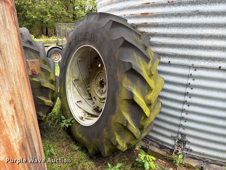 image for item FN2620 1992 Massey-Ferguson 3690 MFWD tractor