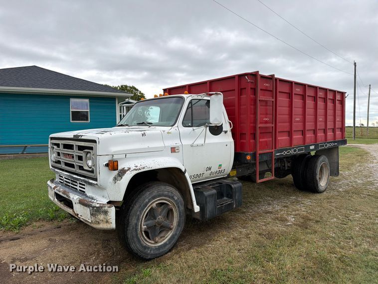 1989 GMC 7000 grain truck