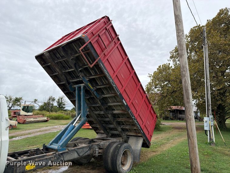 image for item FN2621 1989 GMC 7000 grain truck