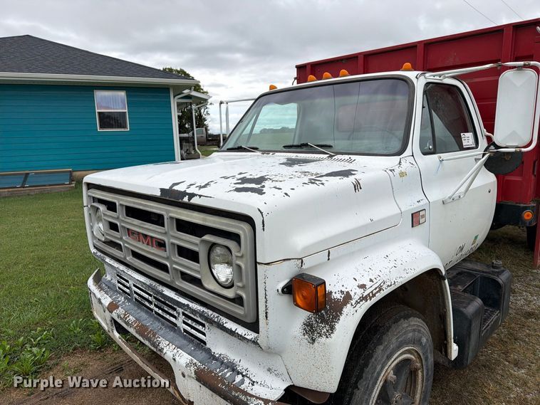 image for item FN2621 1989 GMC 7000 grain truck