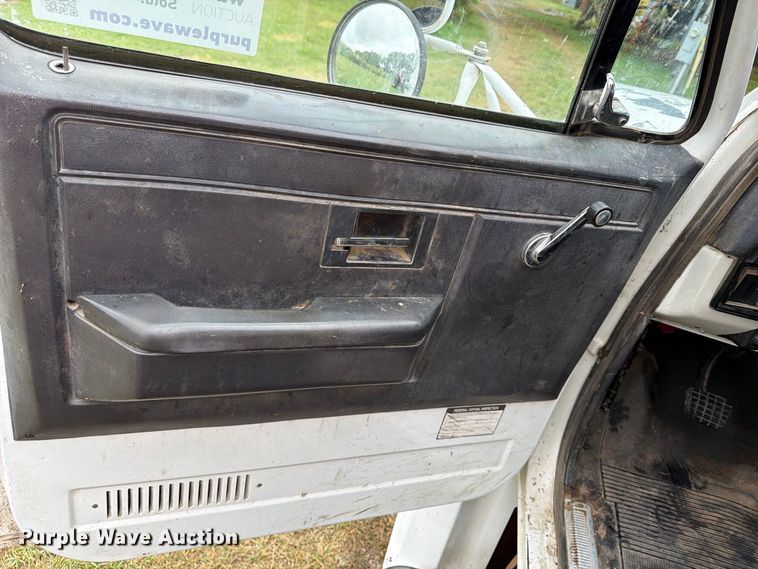 image for item FN2621 1989 GMC 7000 grain truck