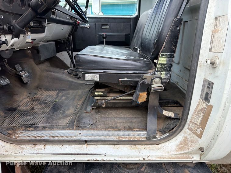 image for item FN2621 1989 GMC 7000 grain truck