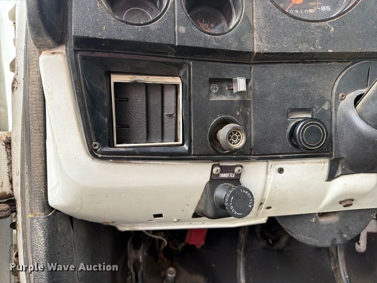 image for item FN2621 1989 GMC 7000 grain truck