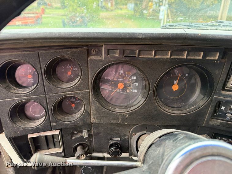 image for item FN2621 1989 GMC 7000 grain truck