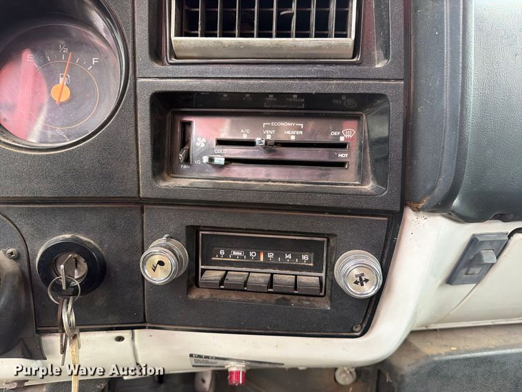 image for item FN2621 1989 GMC 7000 grain truck