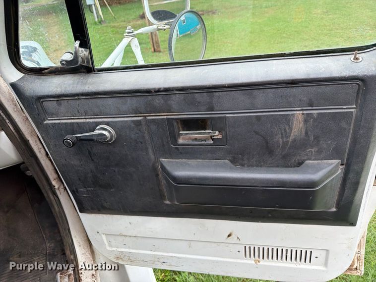 image for item FN2621 1989 GMC 7000 grain truck