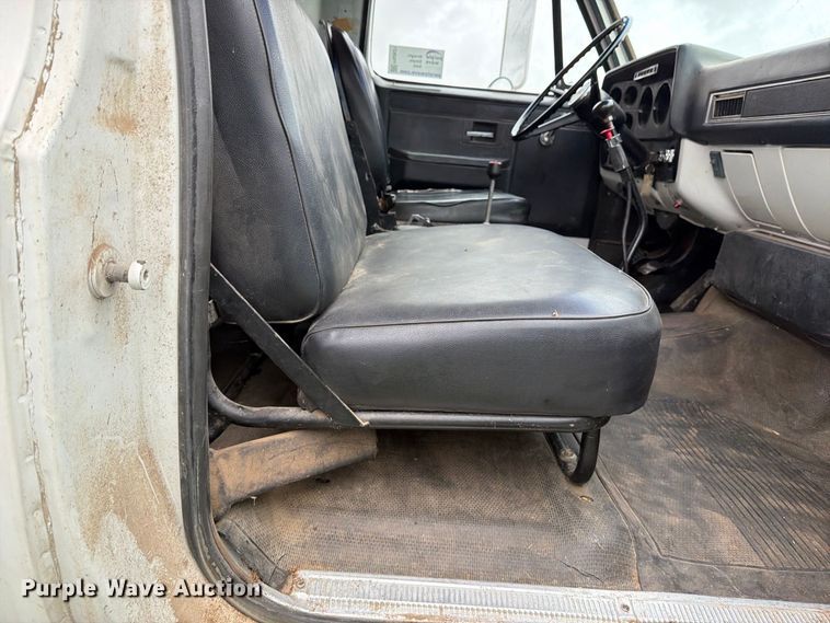 image for item FN2621 1989 GMC 7000 grain truck