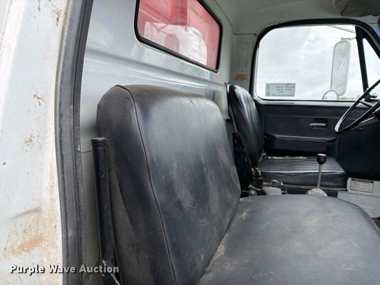 image for item FN2621 1989 GMC 7000 grain truck