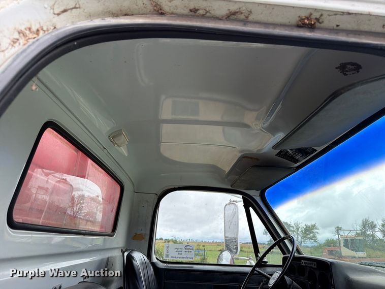 image for item FN2621 1989 GMC 7000 grain truck