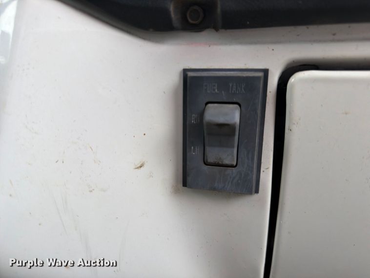 image for item FN2621 1989 GMC 7000 grain truck