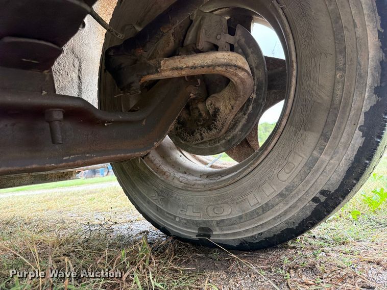 image for item FN2621 1989 GMC 7000 grain truck
