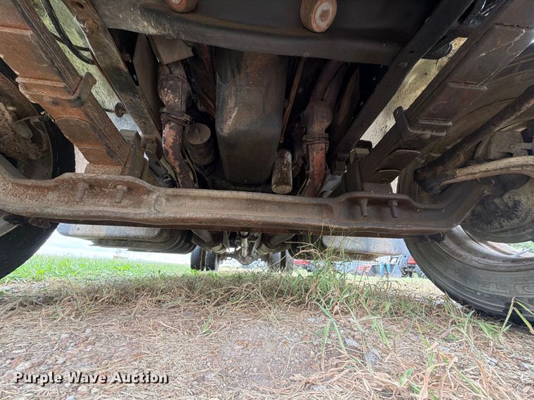image for item FN2621 1989 GMC 7000 grain truck