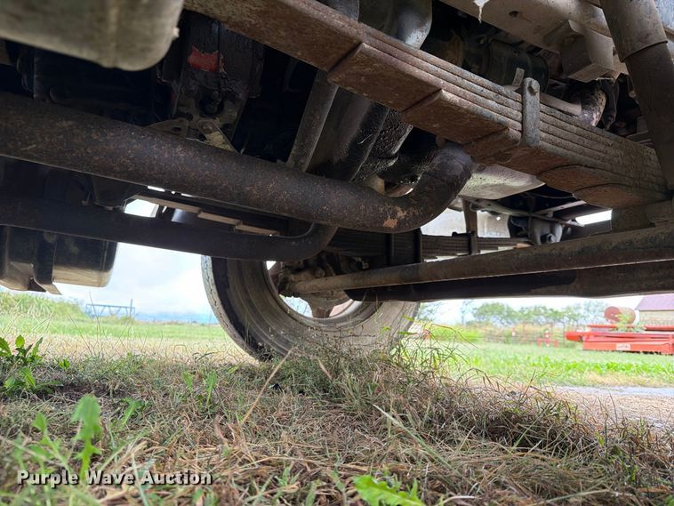 image for item FN2621 1989 GMC 7000 grain truck