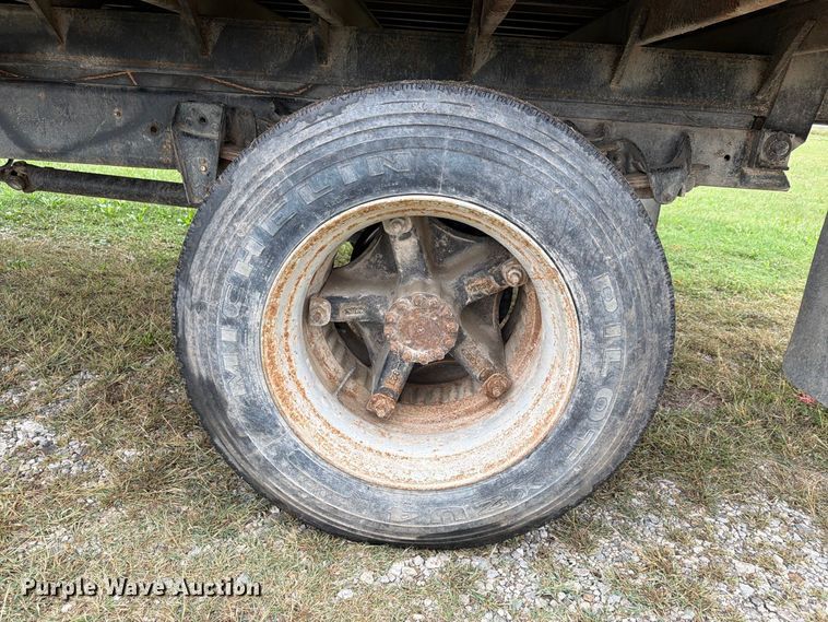 image for item FN2621 1989 GMC 7000 grain truck