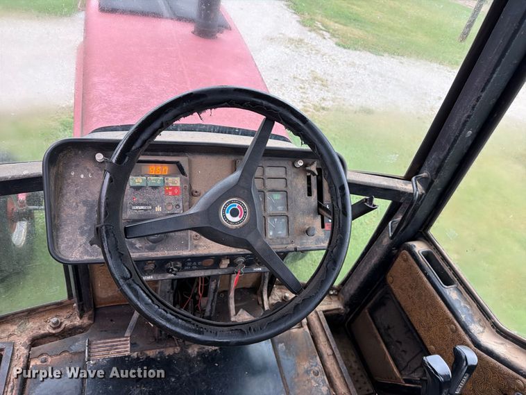 image for item FN2622 1985 Case IH 5288 tractor